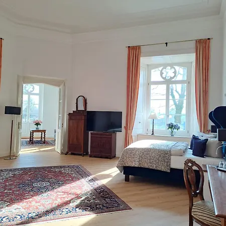 Schloss 4*